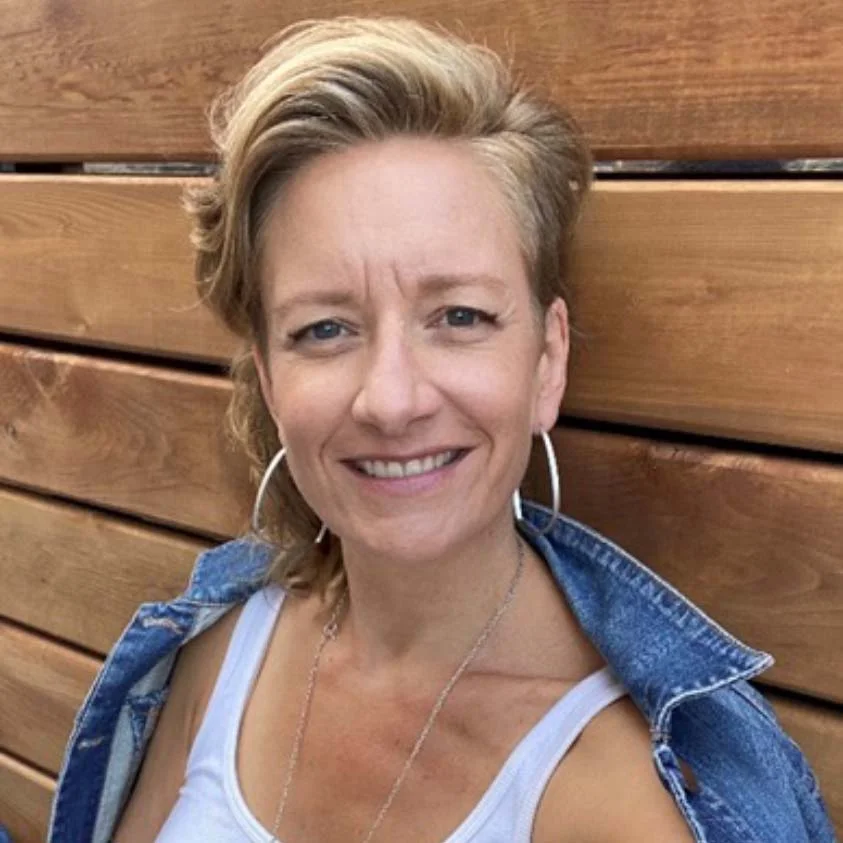 Head shot of Erin Casey